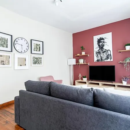 Апартаменты Sleek Flat Within Walking Distance To Pera Museum *
