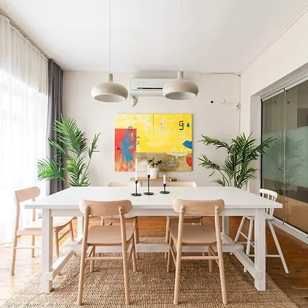 Апартаменты Sleek Flat Within Walking Distance To Pera Museum Стамбул