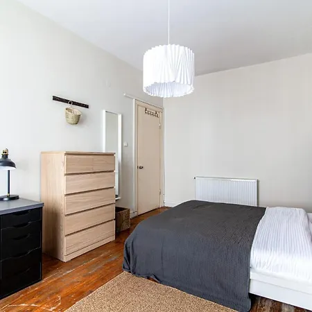 Апартаменты Sleek Flat Within Walking Distance To Pera Museum *