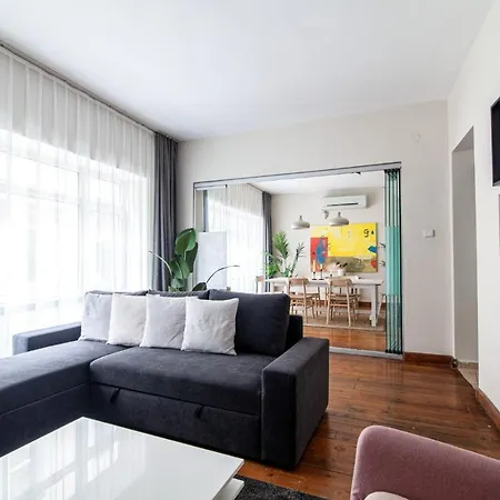 Sleek Flat Within Walking Distance To Pera Museum