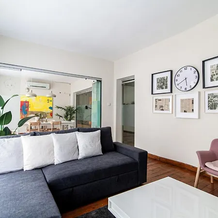 Sleek Flat Within Walking Distance To Pera Museum Apartment